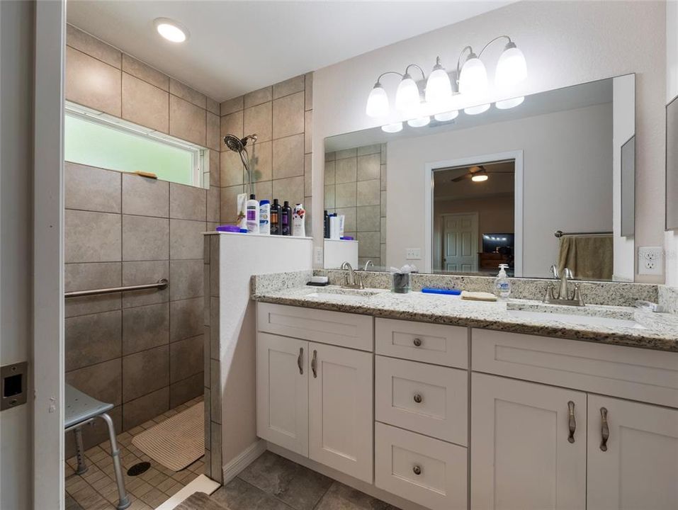 For Sale: $280,000 (3 beds, 2 baths, 1525 Square Feet)