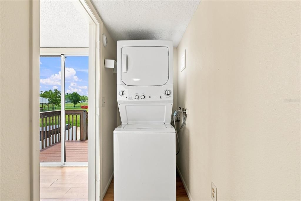 For Sale: $435,000 (1 beds, 1 baths, 736 Square Feet)
