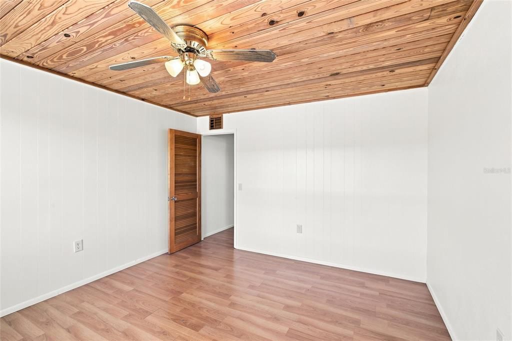 For Sale: $435,000 (1 beds, 1 baths, 736 Square Feet)