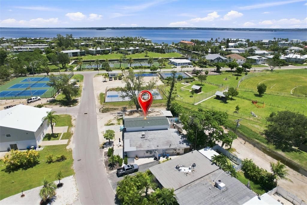 For Sale: $435,000 (1 beds, 1 baths, 736 Square Feet)