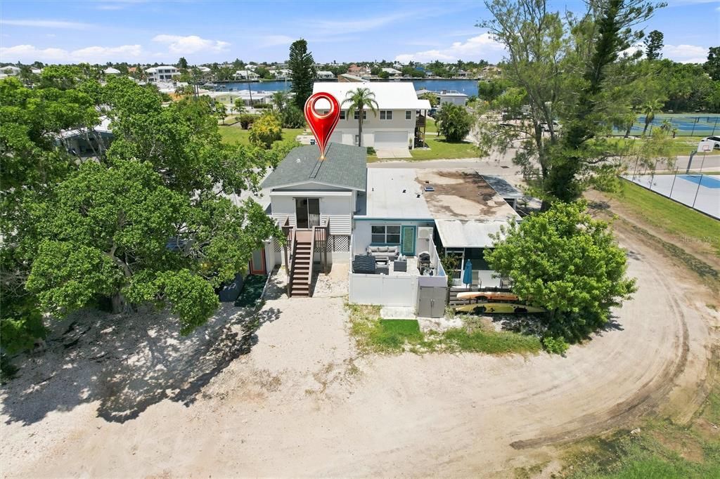 For Sale: $435,000 (1 beds, 1 baths, 736 Square Feet)