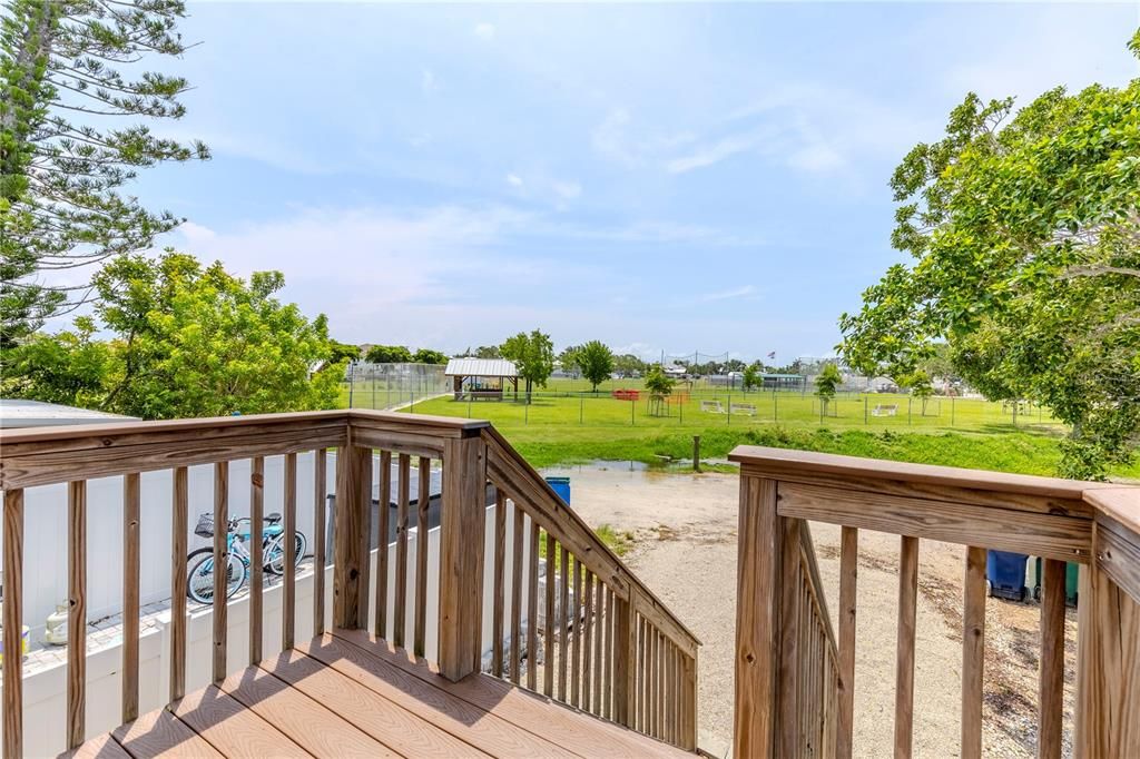 For Sale: $435,000 (1 beds, 1 baths, 736 Square Feet)