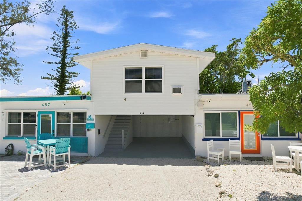 For Sale: $435,000 (1 beds, 1 baths, 736 Square Feet)