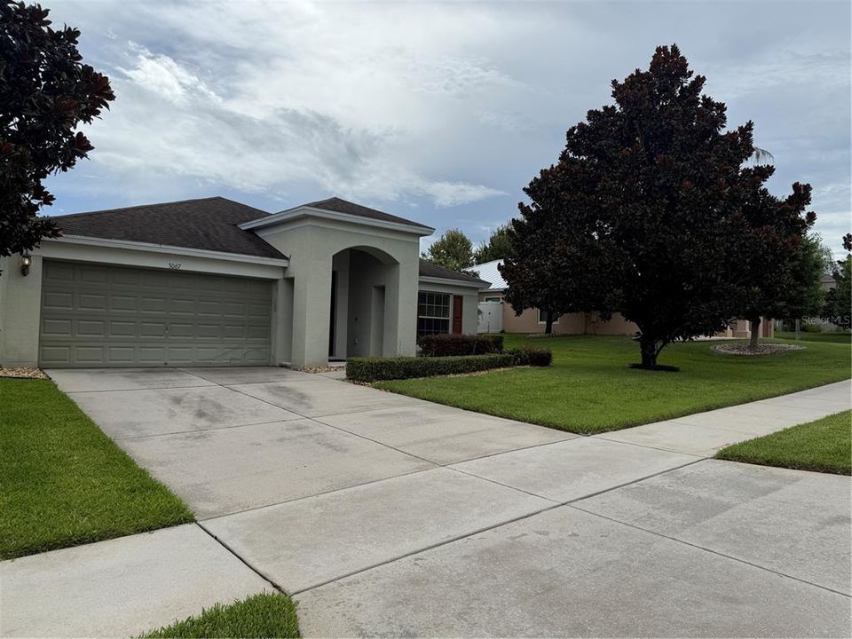 For Rent: $2,700 (4 beds, 2 baths, 1972 Square Feet)