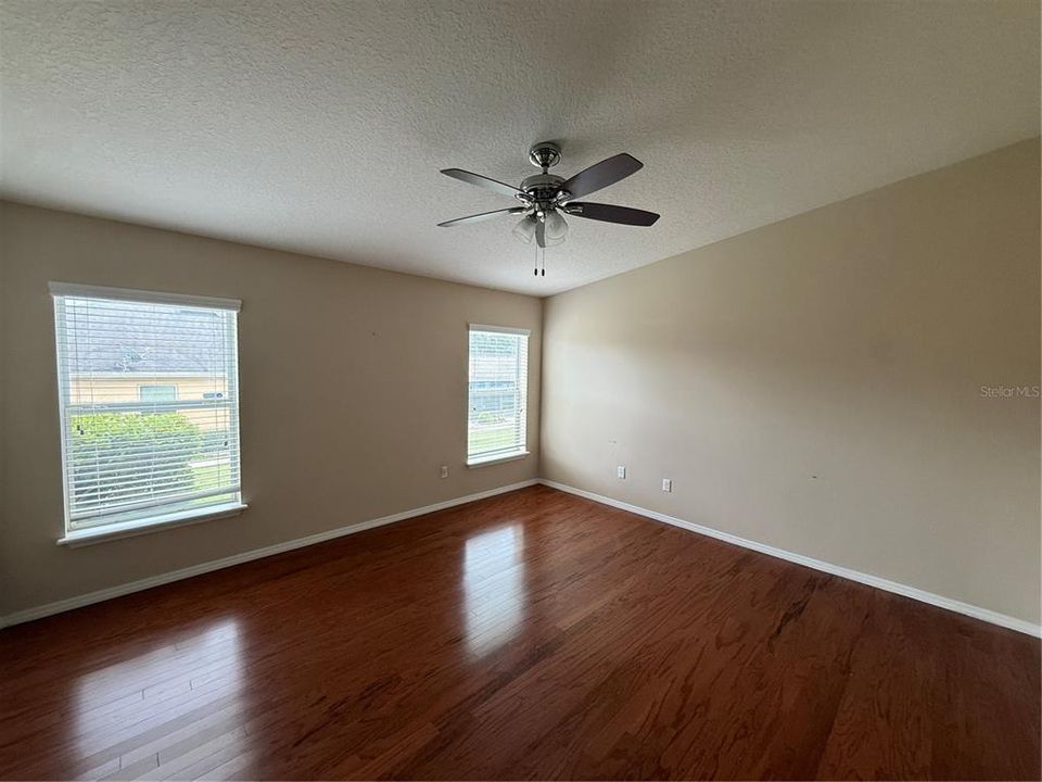 For Rent: $2,700 (4 beds, 2 baths, 1972 Square Feet)