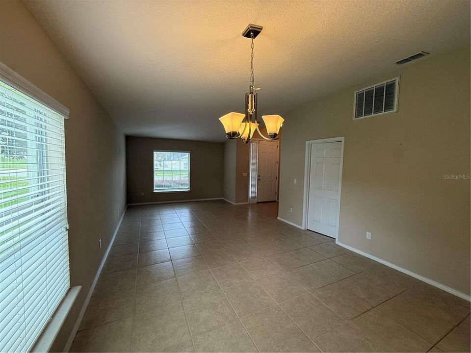 For Rent: $2,700 (4 beds, 2 baths, 1972 Square Feet)
