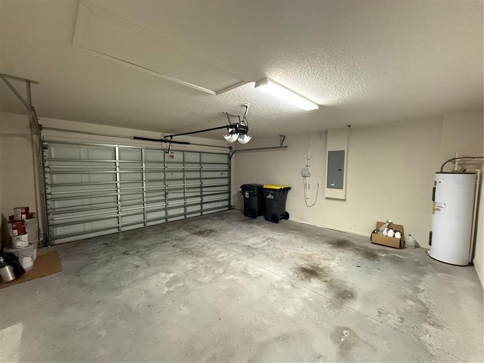 For Rent: $2,700 (4 beds, 2 baths, 1972 Square Feet)