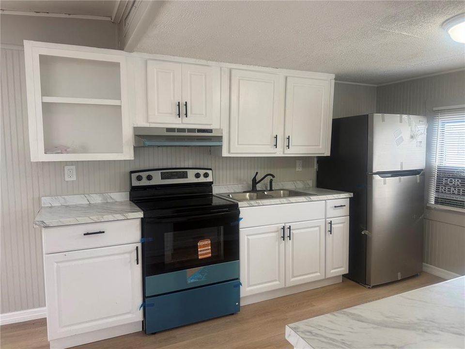 For Rent: $1,650 (3 beds, 2 baths, 810 Square Feet)