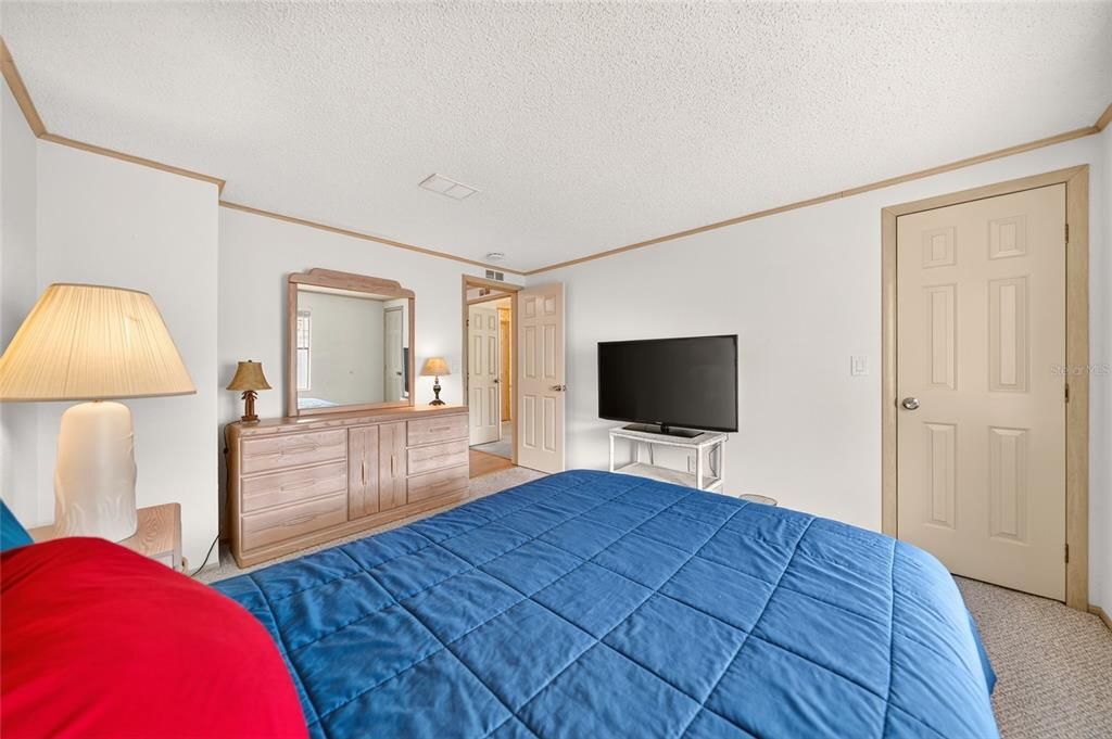 For Sale: $245,000 (2 beds, 2 baths, 1144 Square Feet)