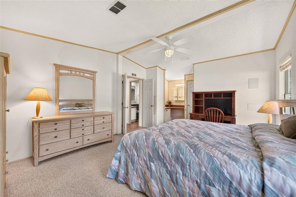 For Sale: $245,000 (2 beds, 2 baths, 1144 Square Feet)