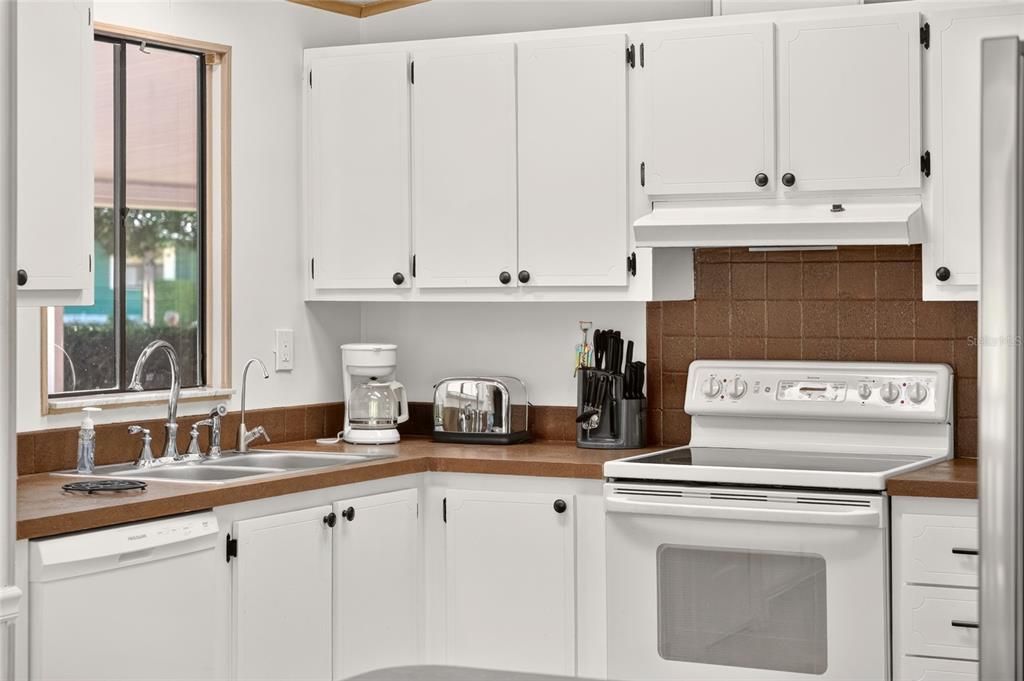 For Sale: $245,000 (2 beds, 2 baths, 1144 Square Feet)
