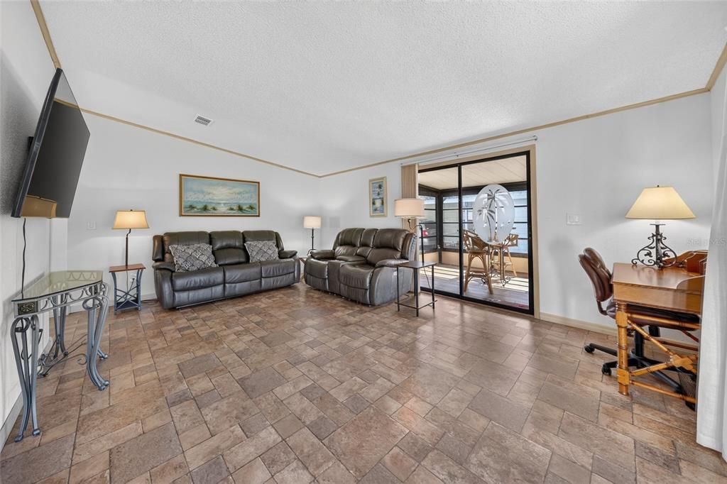 For Sale: $245,000 (2 beds, 2 baths, 1144 Square Feet)