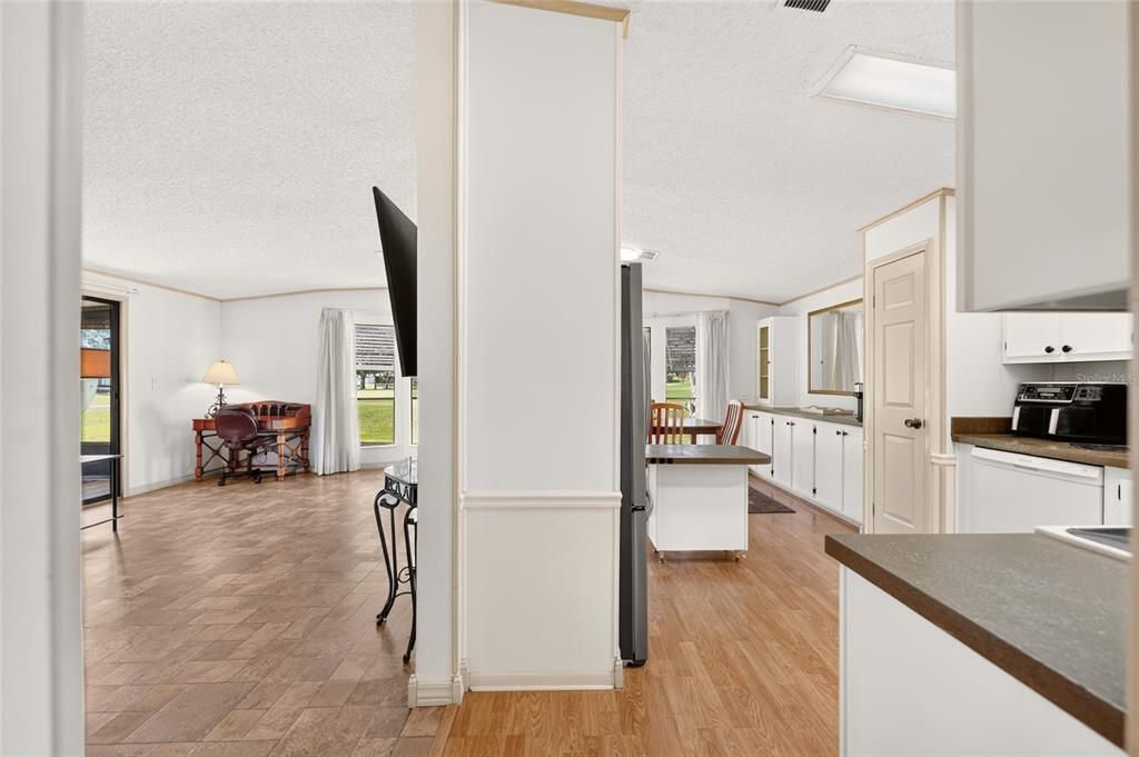 For Sale: $245,000 (2 beds, 2 baths, 1144 Square Feet)