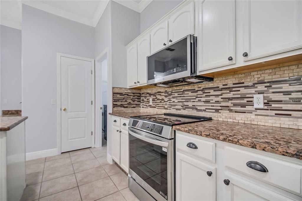 На продажу: $419,995 (4 спален, 2 ванн, 2045 Квадратных фут)
