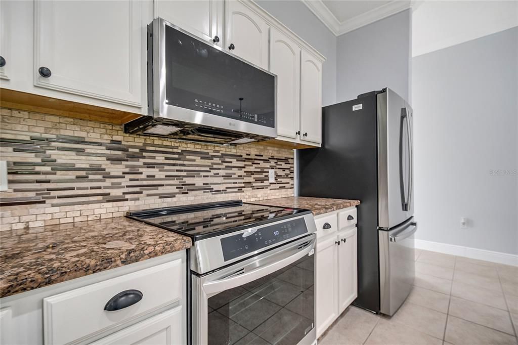 На продажу: $419,995 (4 спален, 2 ванн, 2045 Квадратных фут)