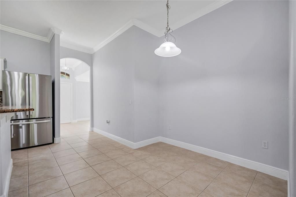 На продажу: $419,995 (4 спален, 2 ванн, 2045 Квадратных фут)