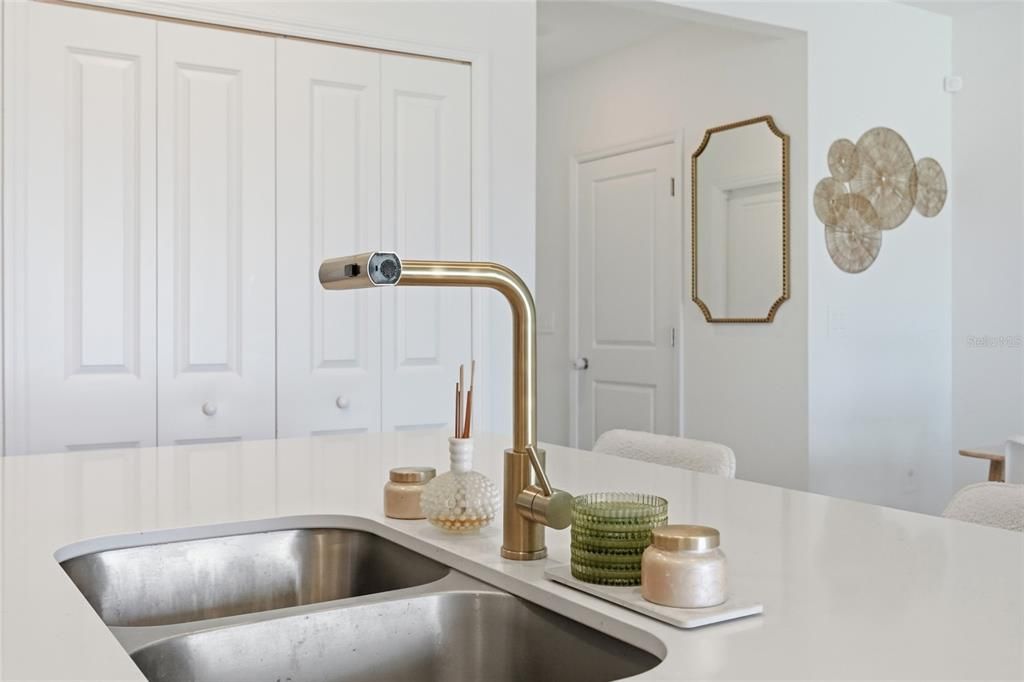 For Sale: $307,000 (3 beds, 2 baths, 1352 Square Feet)