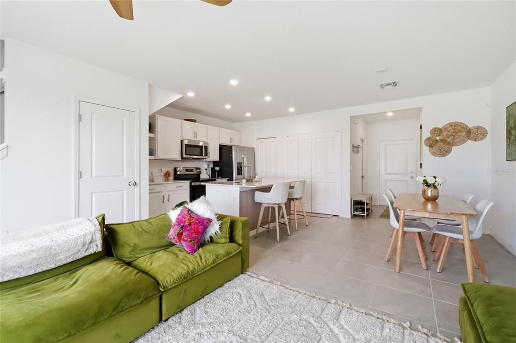 For Sale: $307,000 (3 beds, 2 baths, 1352 Square Feet)