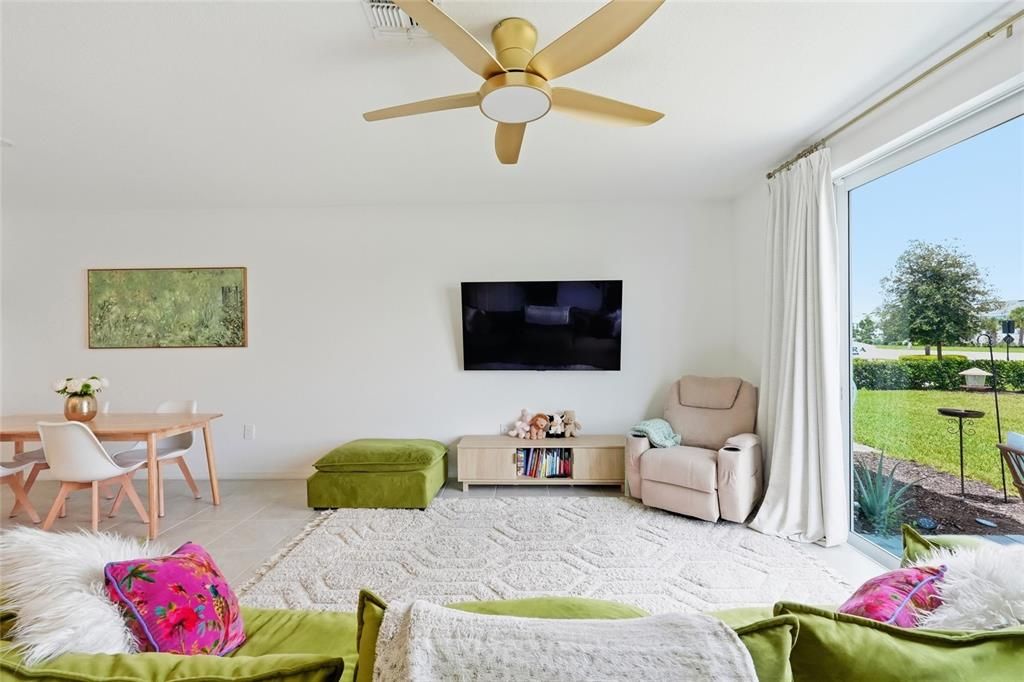 For Sale: $307,000 (3 beds, 2 baths, 1352 Square Feet)