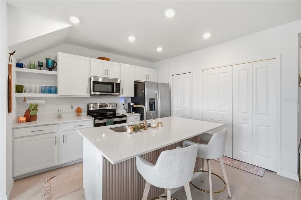 For Sale: $307,000 (3 beds, 2 baths, 1352 Square Feet)