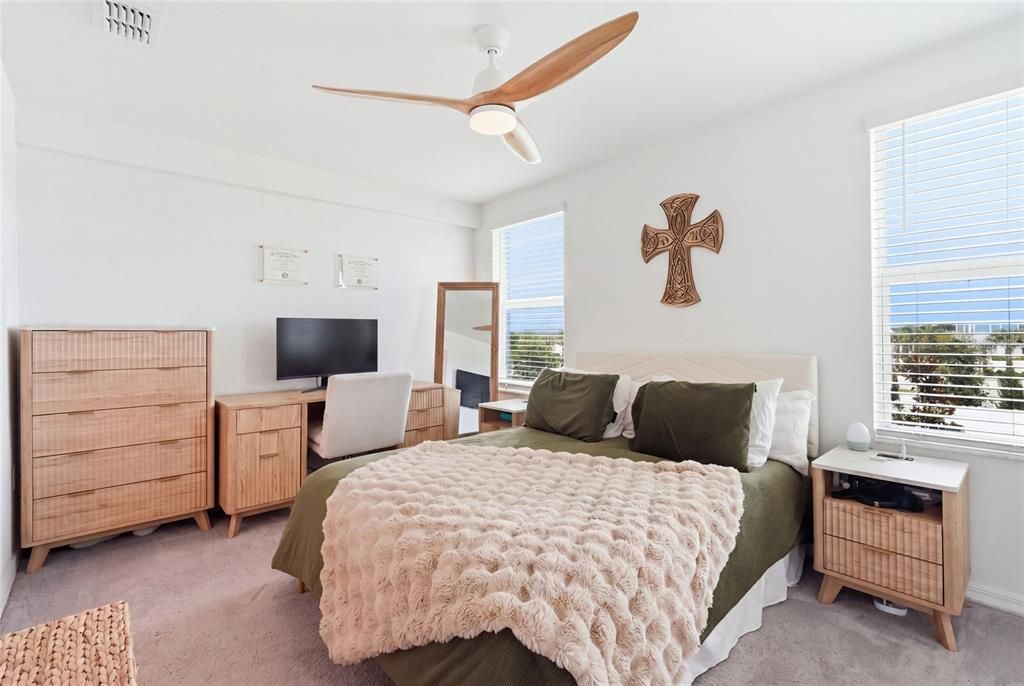 For Sale: $307,000 (3 beds, 2 baths, 1352 Square Feet)