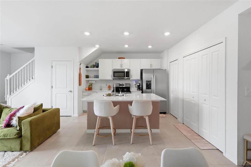 For Sale: $307,000 (3 beds, 2 baths, 1352 Square Feet)