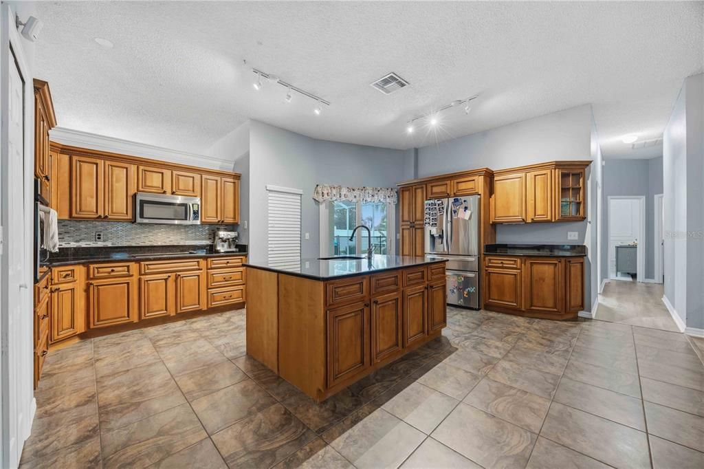 En Venta: $490,000 (4 camas, 2 baños, 2395 Pies cuadrados)