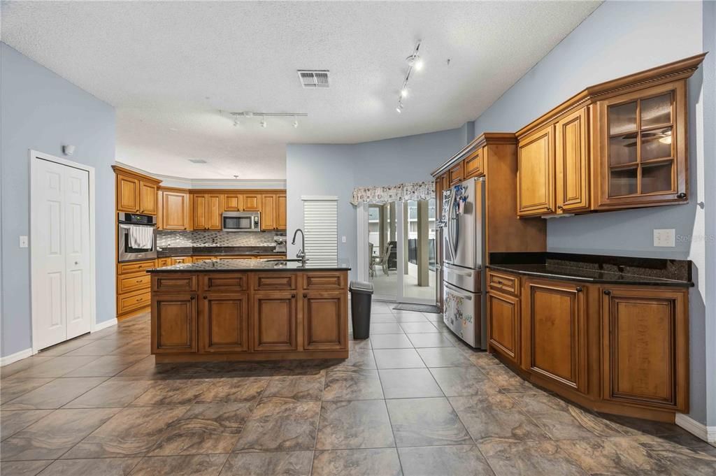En Venta: $490,000 (4 camas, 2 baños, 2395 Pies cuadrados)