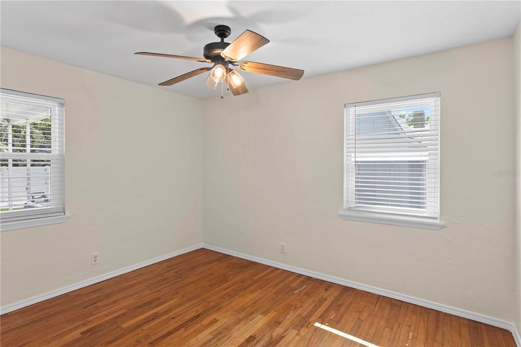 Activo con contrato: $445,000 (3 camas, 2 baños, 1228 Pies cuadrados)