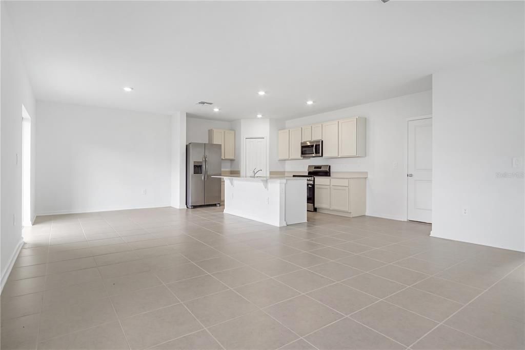 For Rent: $1,895 (4 beds, 2 baths, 1855 Square Feet)