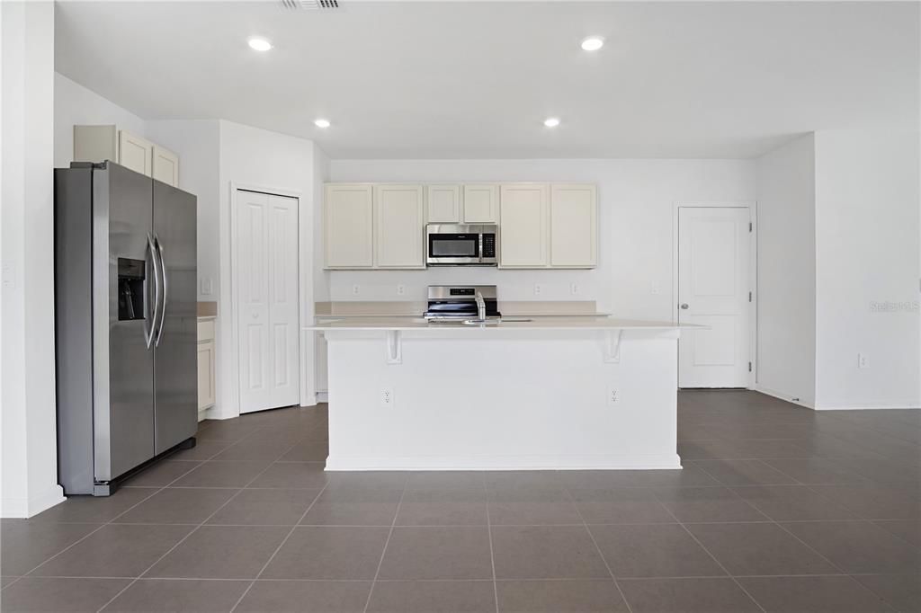 For Rent: $1,895 (4 beds, 2 baths, 1855 Square Feet)