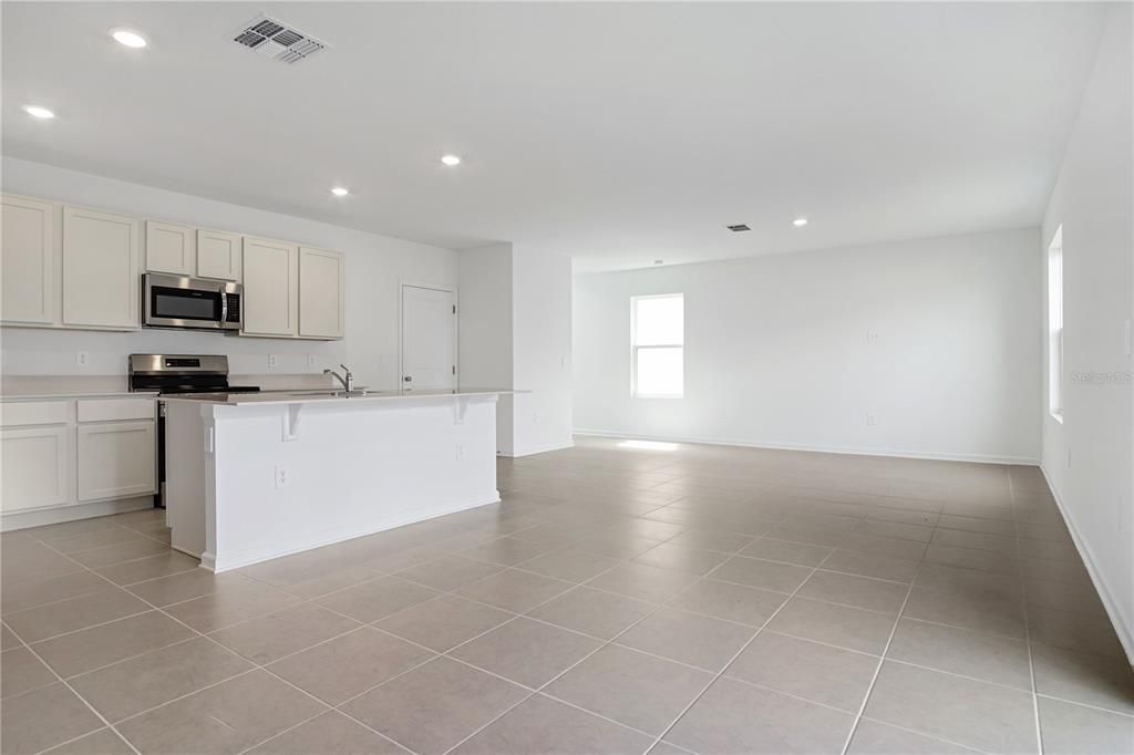 For Rent: $1,895 (4 beds, 2 baths, 1855 Square Feet)