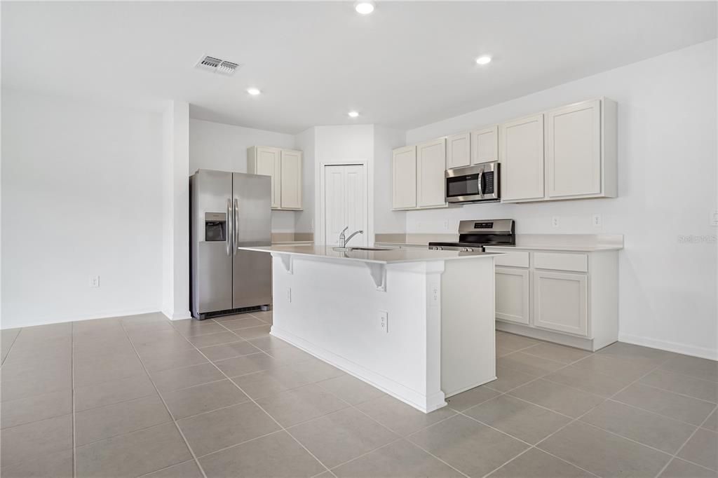 For Rent: $1,895 (4 beds, 2 baths, 1855 Square Feet)