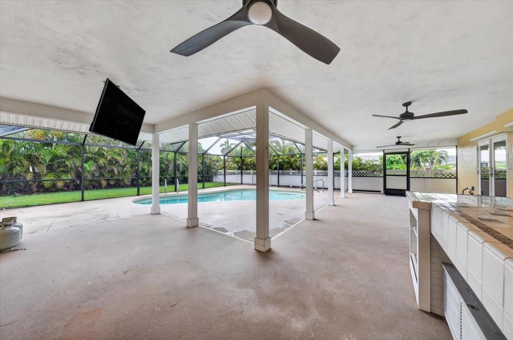 For Sale: $635,000 (3 beds, 2 baths, 1995 Square Feet)