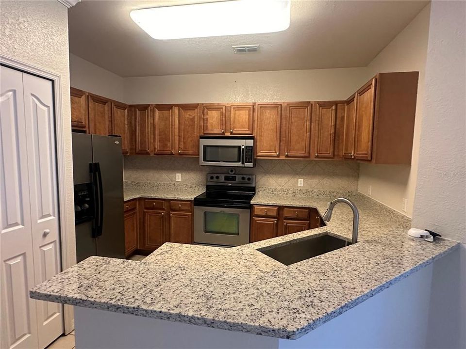 For Rent: $2,100 (3 beds, 2 baths, 1361 Square Feet)