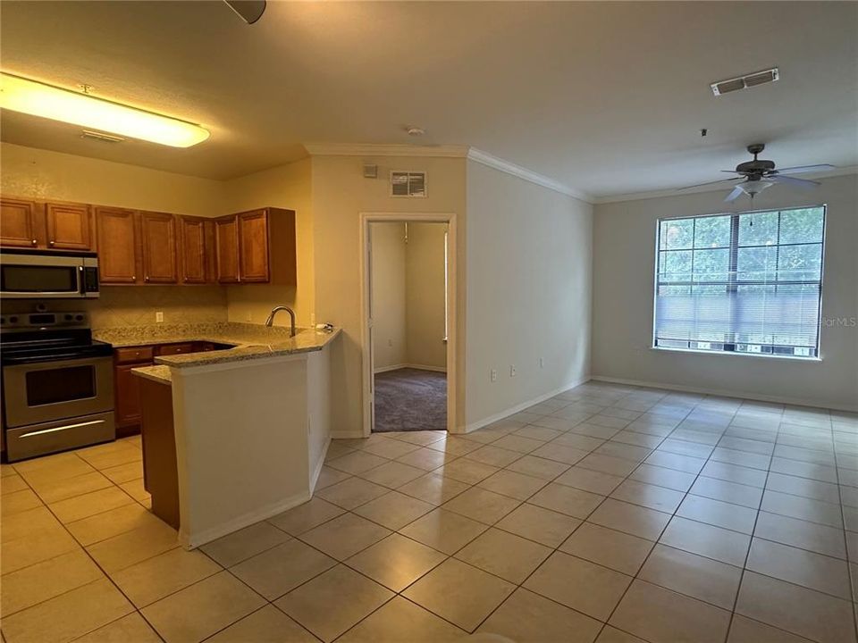 For Rent: $2,100 (3 beds, 2 baths, 1361 Square Feet)