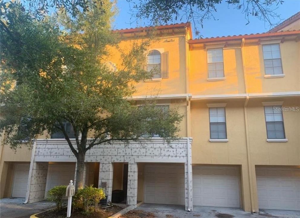 For Rent: $2,100 (3 beds, 2 baths, 1361 Square Feet)