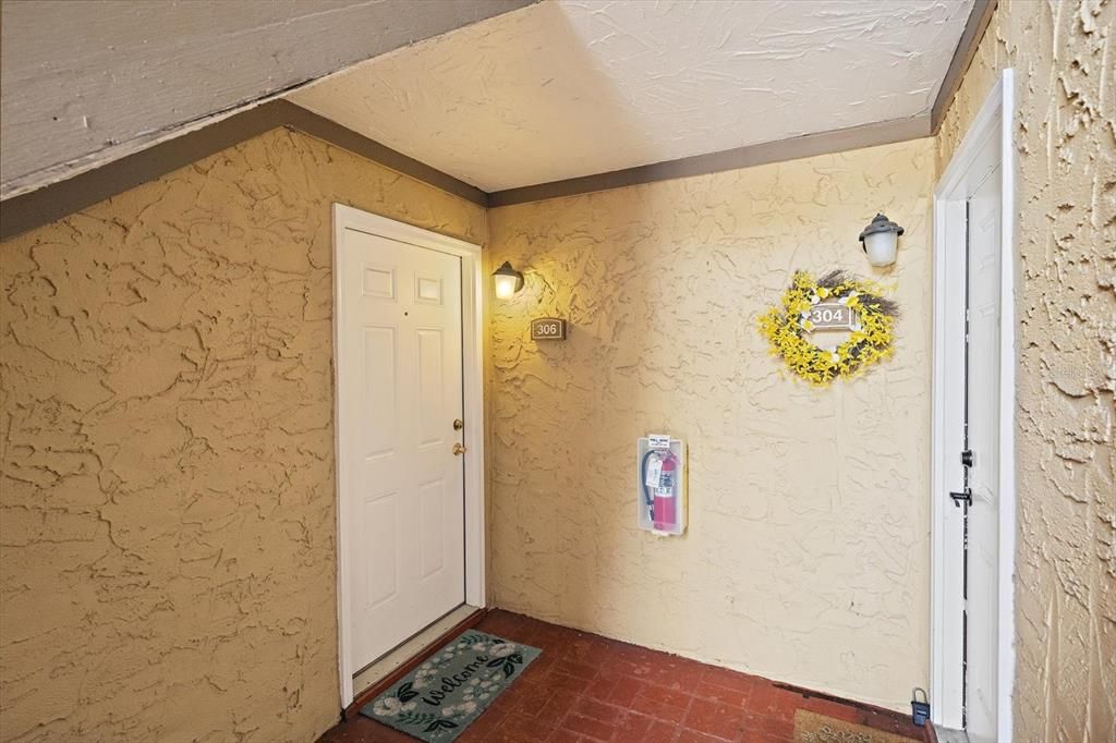 For Sale: $175,000 (2 beds, 2 baths, 1049 Square Feet)