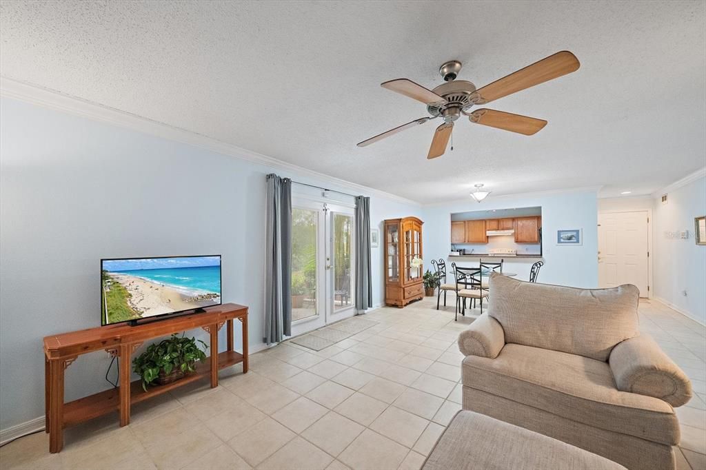 For Sale: $175,000 (2 beds, 2 baths, 1049 Square Feet)