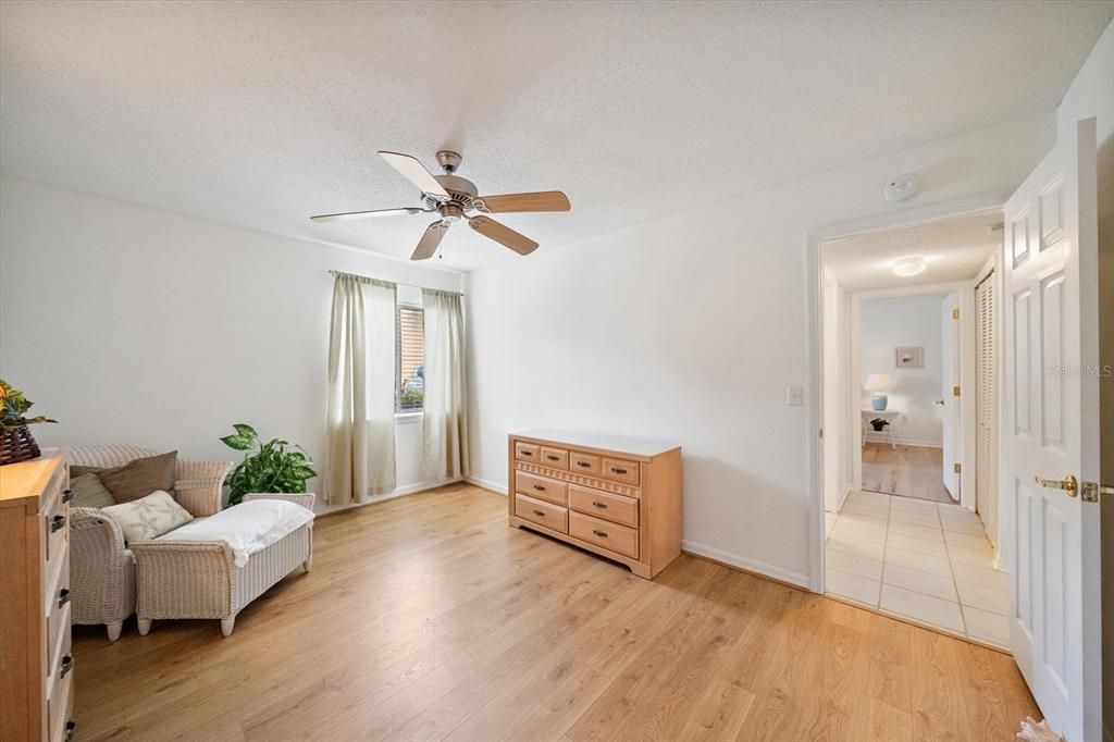 For Sale: $175,000 (2 beds, 2 baths, 1049 Square Feet)