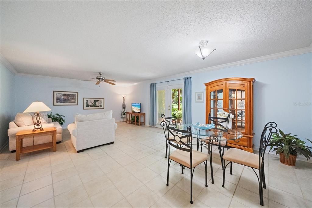 For Sale: $175,000 (2 beds, 2 baths, 1049 Square Feet)