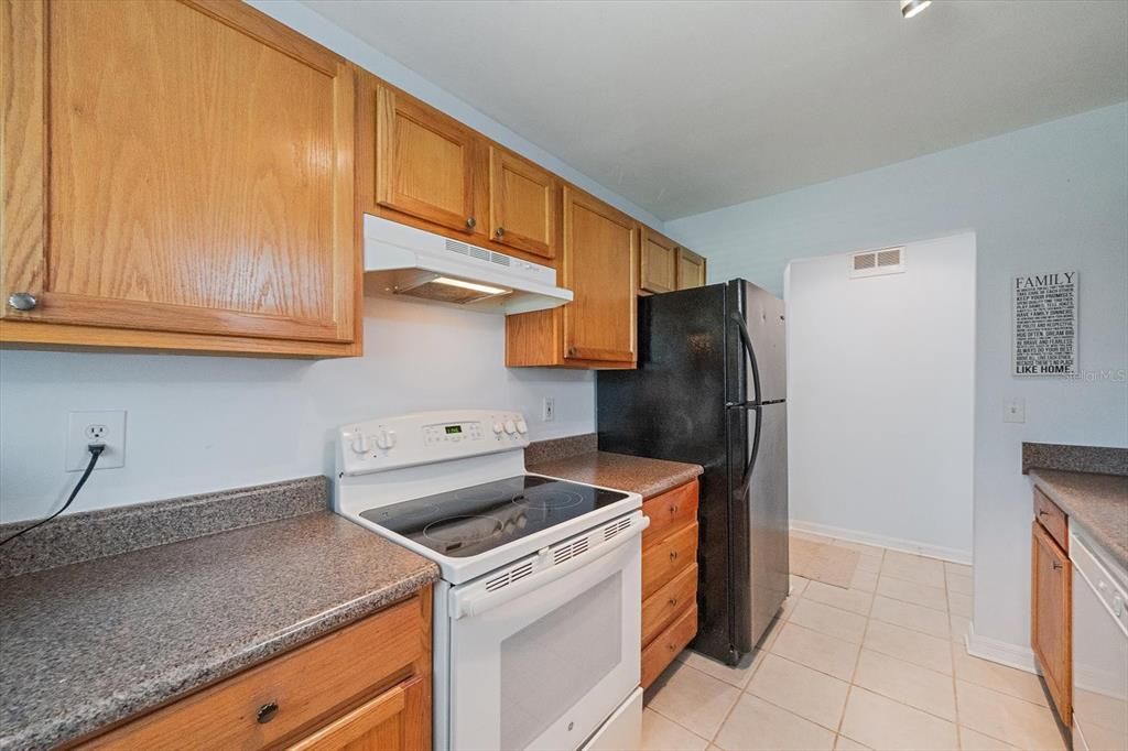 For Sale: $175,000 (2 beds, 2 baths, 1049 Square Feet)