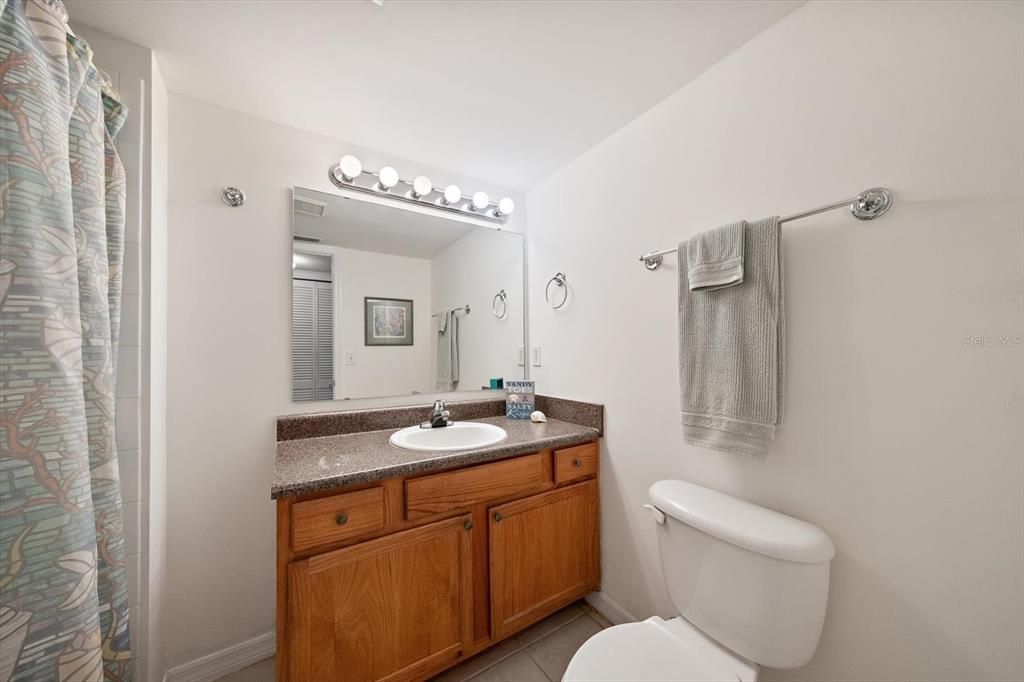 For Sale: $175,000 (2 beds, 2 baths, 1049 Square Feet)