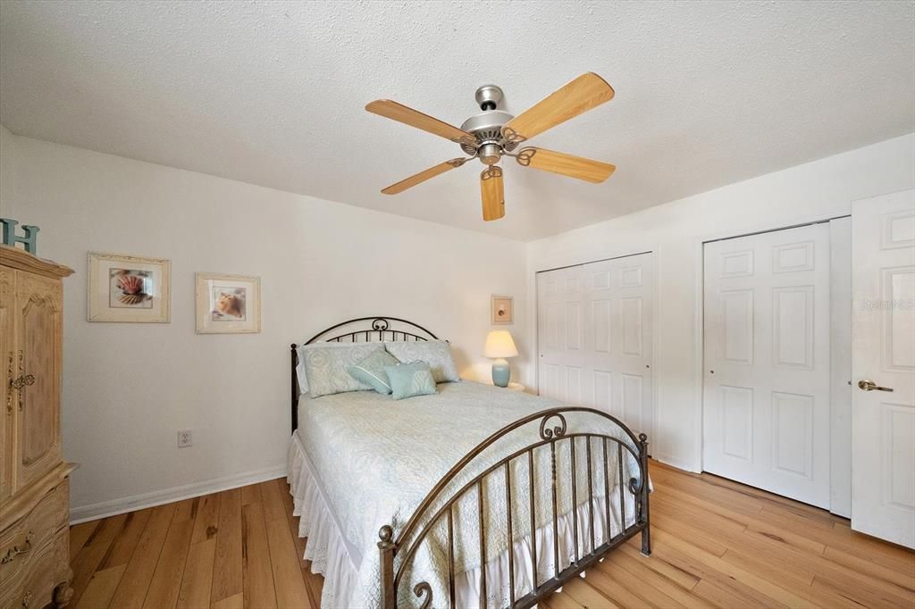 For Sale: $175,000 (2 beds, 2 baths, 1049 Square Feet)