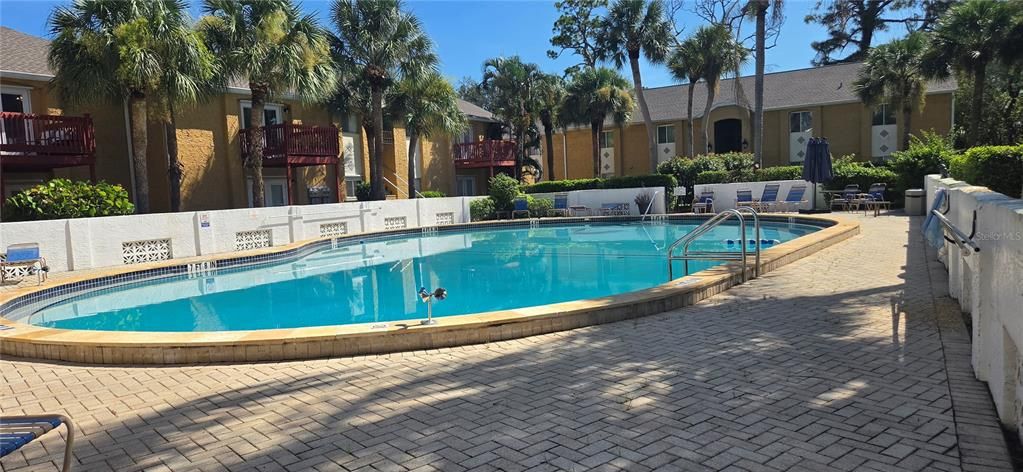 For Sale: $175,000 (2 beds, 2 baths, 1049 Square Feet)