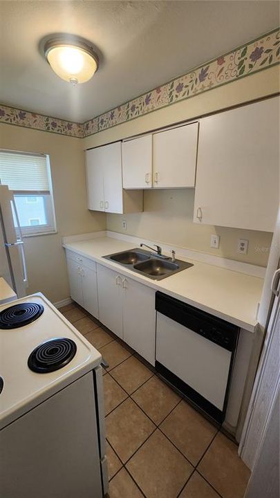 For Rent: $1,500 (2 beds, 1 baths, 780 Square Feet)