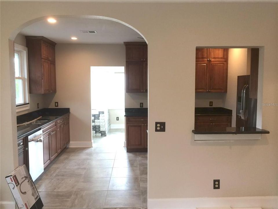 Active With Contract: $2,300 (2 beds, 1 baths, 1200 Square Feet)
