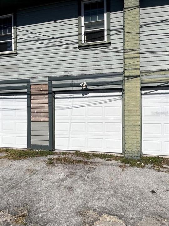 Active With Contract: $2,300 (2 beds, 1 baths, 1200 Square Feet)