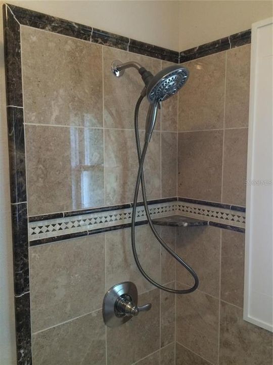 Active With Contract: $2,300 (2 beds, 1 baths, 1200 Square Feet)
