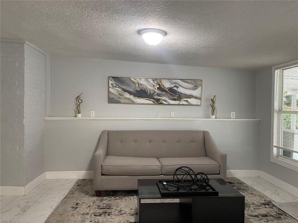 For Rent: $1,600 (2 beds, 1 baths, 900 Square Feet)